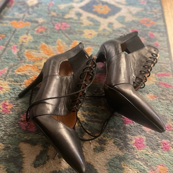 Banana Repyblic Cutout Heel Bootie barely worn ! - Picture 11 of 11